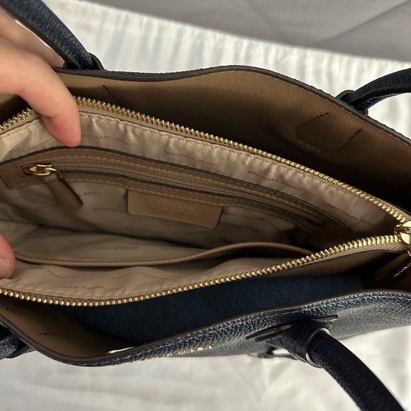 Michael Kors squared purse - Picture 4 of 6